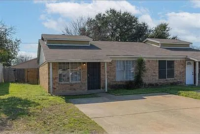 1722 Fitzgerald Court Arlington, TX 76012 — Photo 2