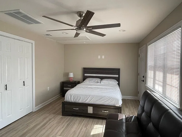 1214 NE Central Ave — Photo 15