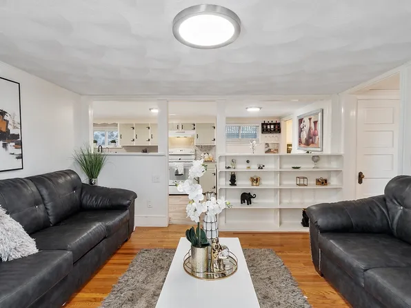 2 Grove St, Methuen, MA 01844