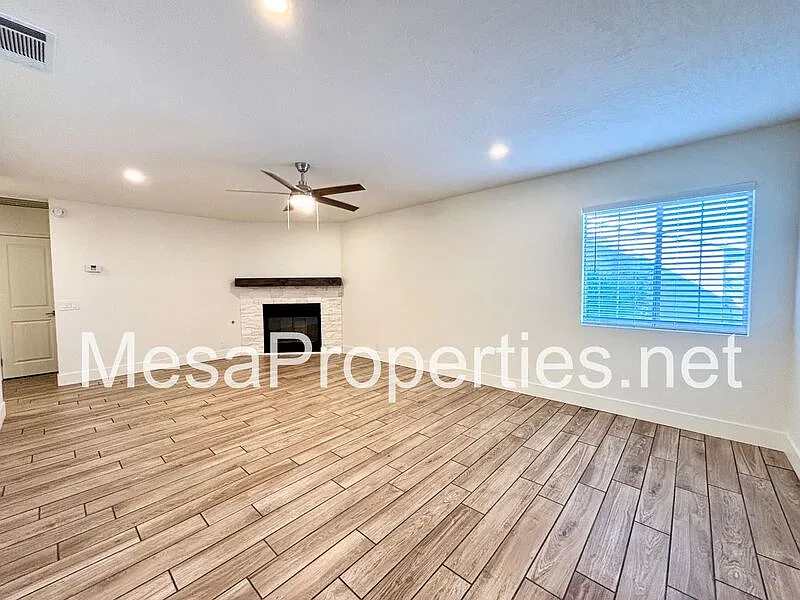 2 bed, 1.0 bath, 900 sqft, $1,700 — Photo 3