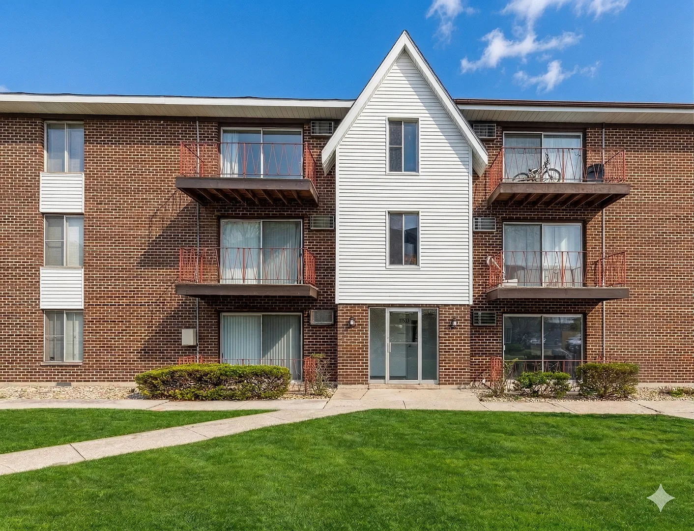 Crestline Villas Apartments — Photo 2