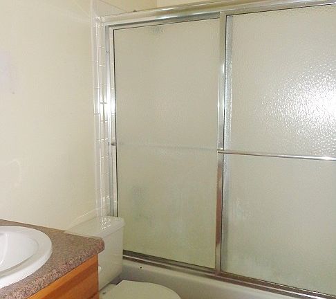 5th image of 4147A Russell Blvd
