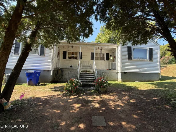 818 Sewanee St, Harriman, TN 37748