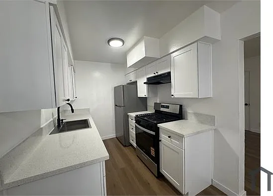 1358 W 37th St #2 — Photo 6