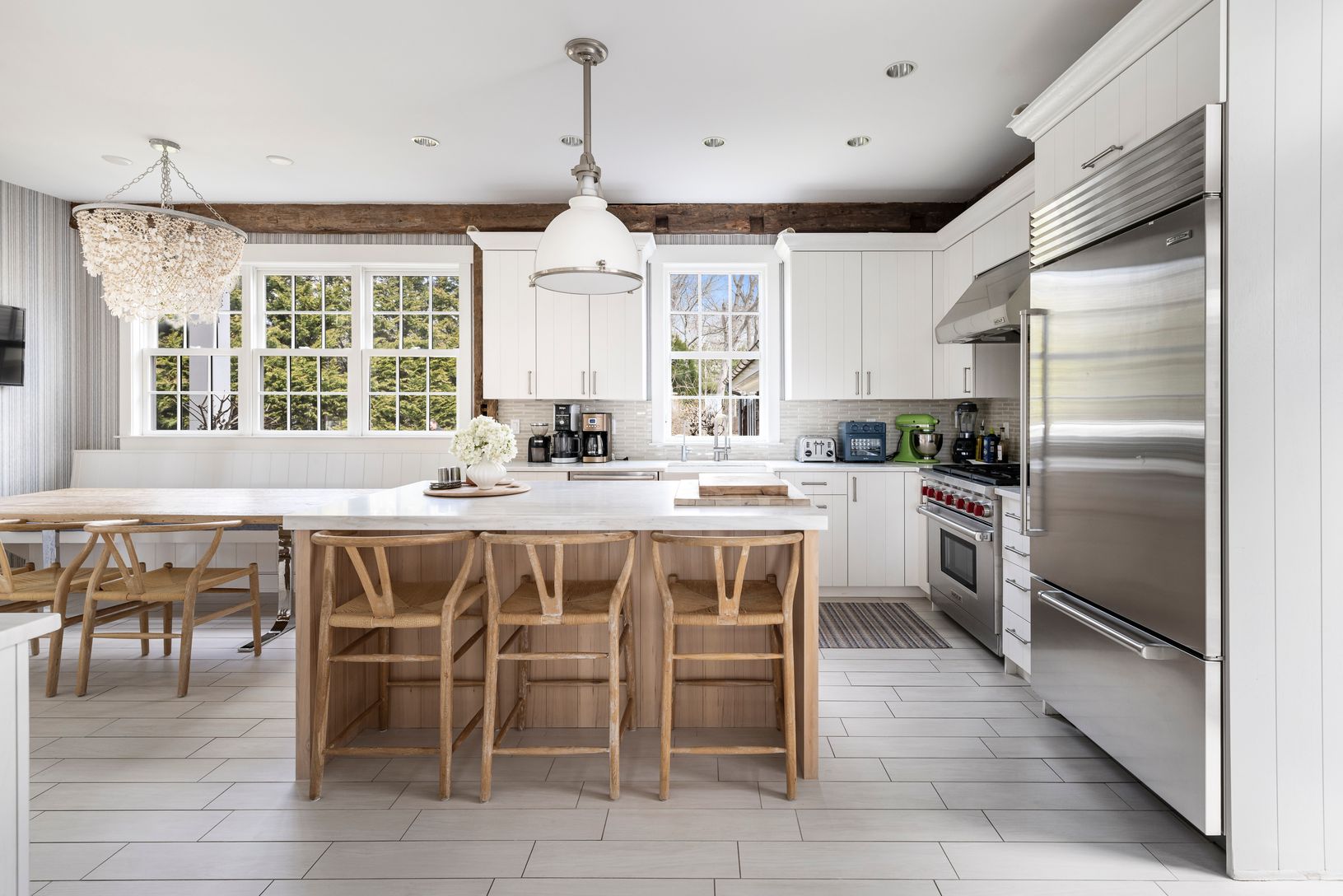  Large Island with Luxury Appliances