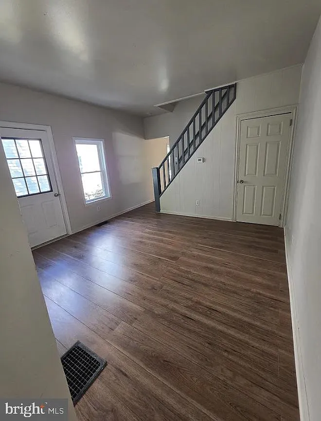 3 bed, 1.0 bath, 1796 sqft, $1,995 — Photo 1