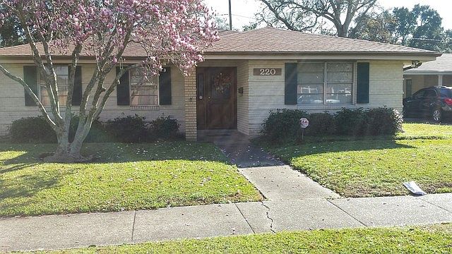 1st image of 220 Willow Dr