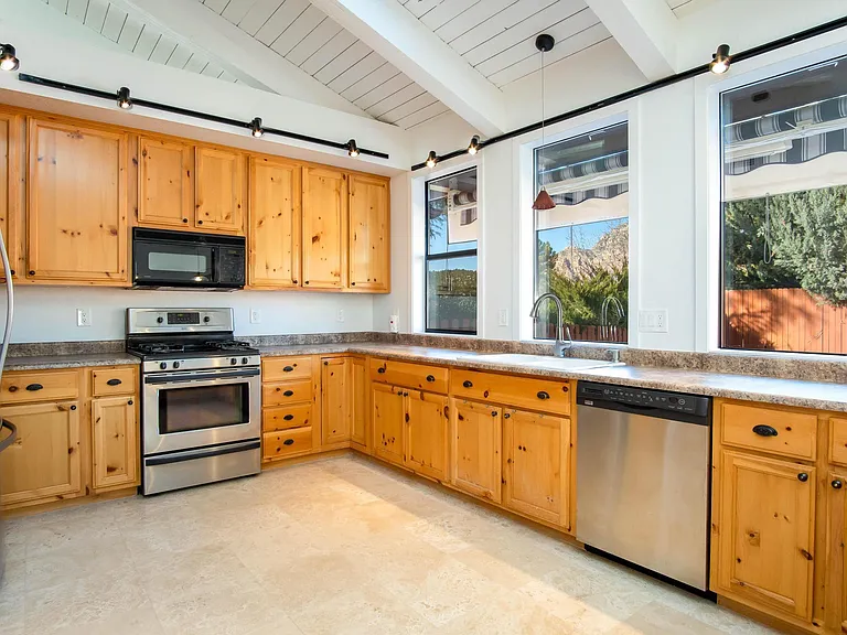 180 Sierra Rd — Photo 10