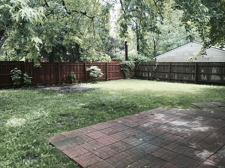 1030 N Maple Rd — Photo 13