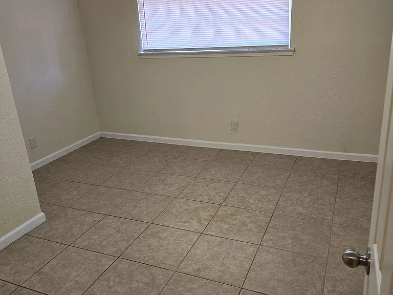 617 Maple St #2 — Photo 9