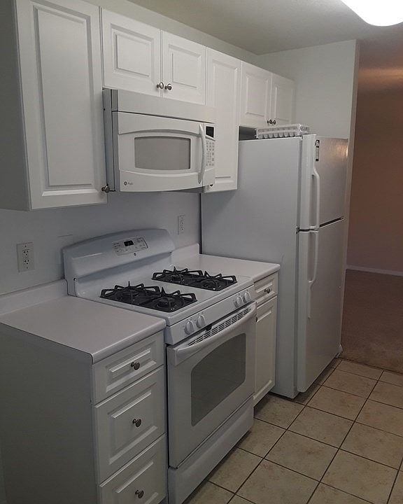 1st image of 68 Plymouth Dr APT D