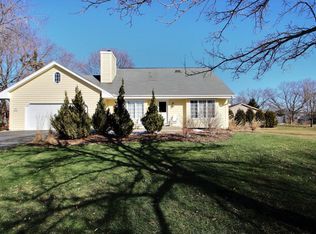 N22W28228 Beach Park Cir, Pewaukee, WI 53072