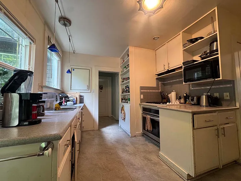 2836 Derby St — Photo 51