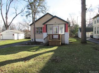 2149 Pontiac Dr, Sylvan Lake, MI 48320