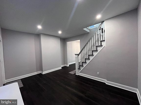 5th image of 2952 N Judson St