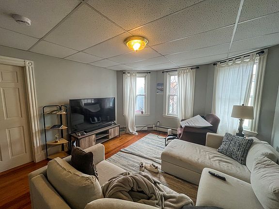 3rd image of 733 E 3rd St #2
