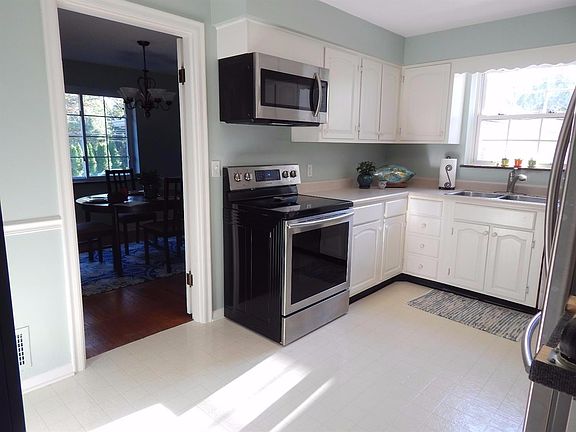 4th image of 6522 Euclid Ave