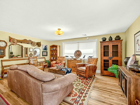 5th image of 251 E Hersey St