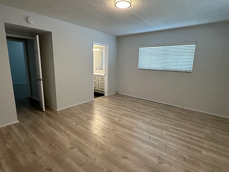 5626-5630 Sultana Ave — Photo 40