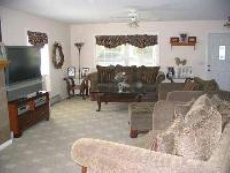 4th image of 40 STILLWATER Avenue