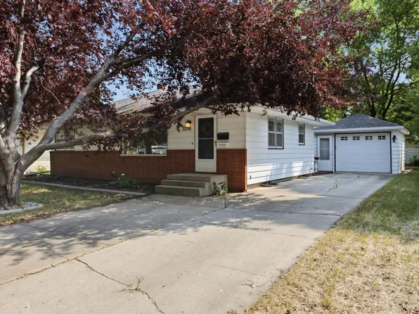 1208 18th St S, Moorhead, MN 56560