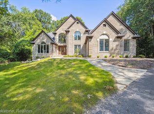7360 Deerhill Dr, Clarkston, MI