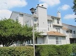 50 Fox Run Dr #25, Englewood, NJ 07631