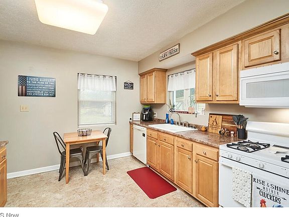 5th image of 1657 Ambre Dr