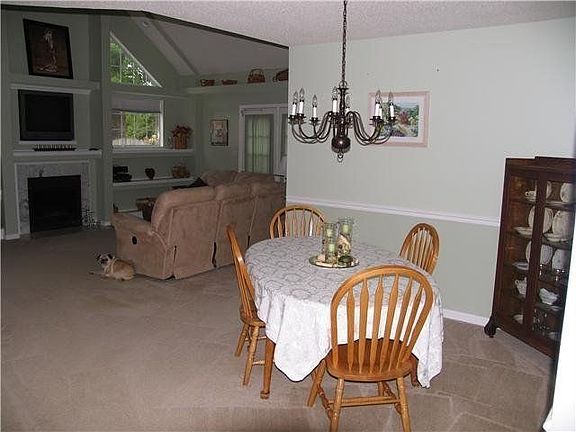 OPEN DINING ROOM