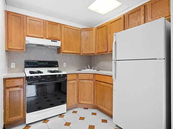4th image of 194 Sackett St #2