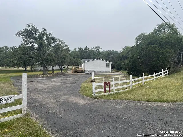 3 bed, 2.0 bath, 1440 sqft, $1,499 — Photo 1