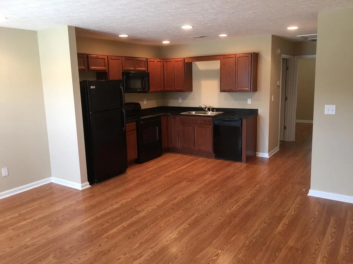 125 Idlewood Ct — Photo 2