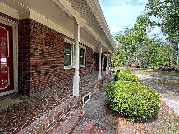 3rd image of 804 Briarcliff Rd