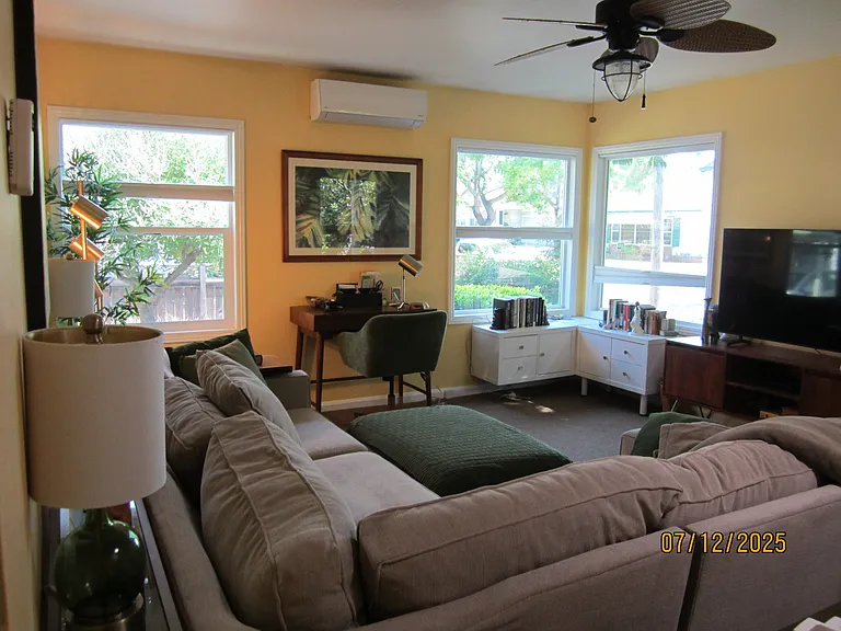 943 Wright St — Photo 5