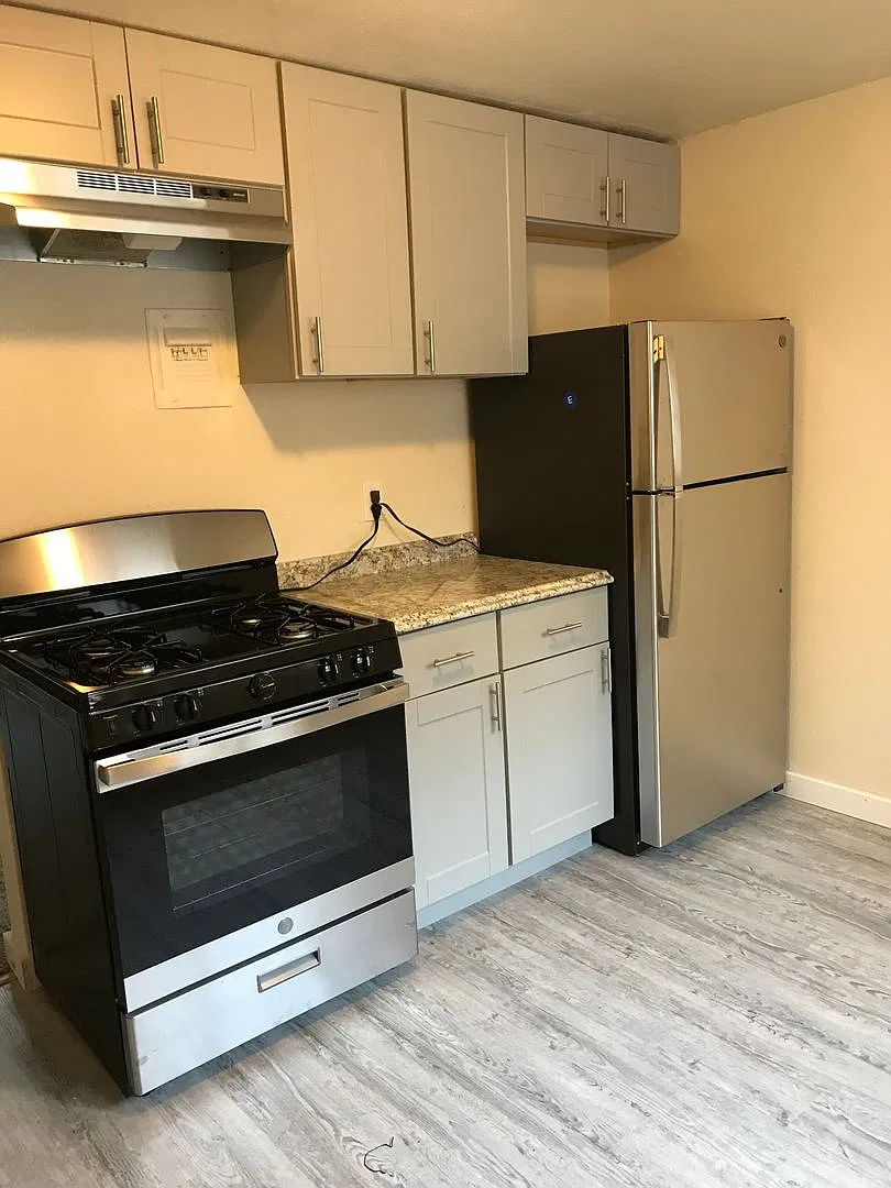 2 Bed 1 Bath Garden Level Apartment Available Now In Sloans Lake — Photo 4