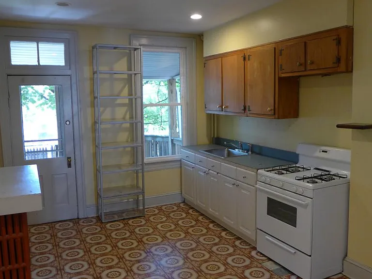 2934 Huntingdon Ave — Photo 4
