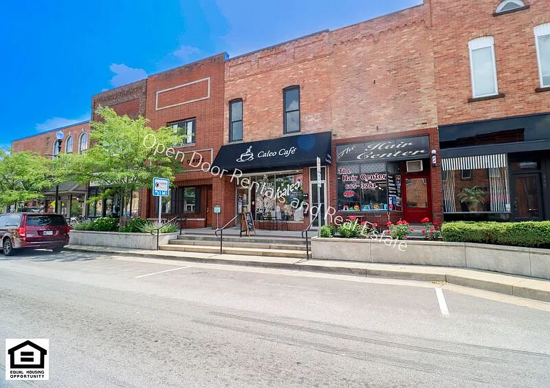 113 1/2 W Maumee St #201