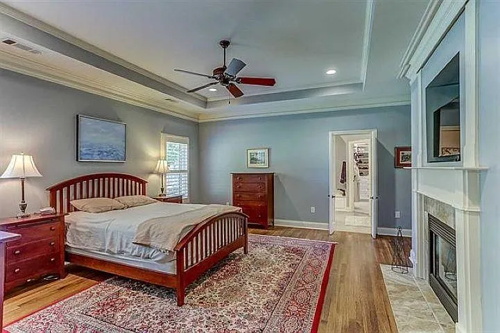 2520 Fox Hill Dr — Photo 16