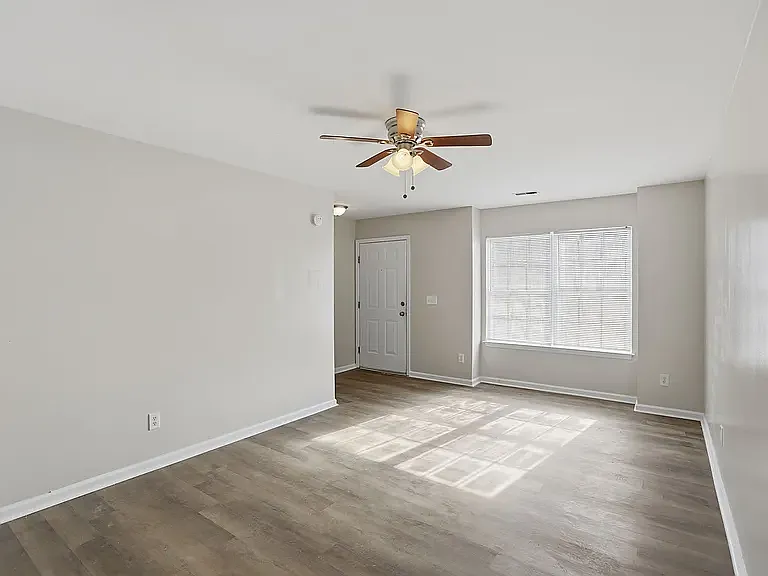 2 bed, 1.5 bath, 1104 sqft, $1,550 — Photo 2