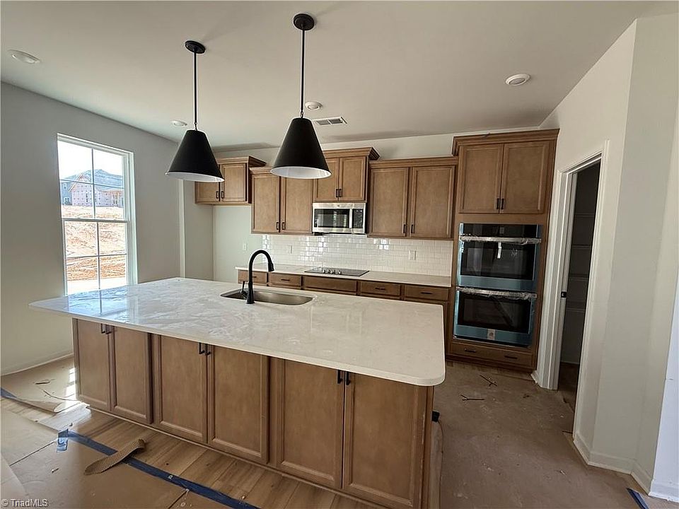 2nd image of 231 Lavender Ln