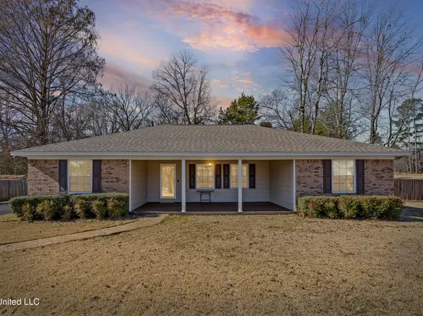 213 Dogwood Ln, Batesville, MS 38606