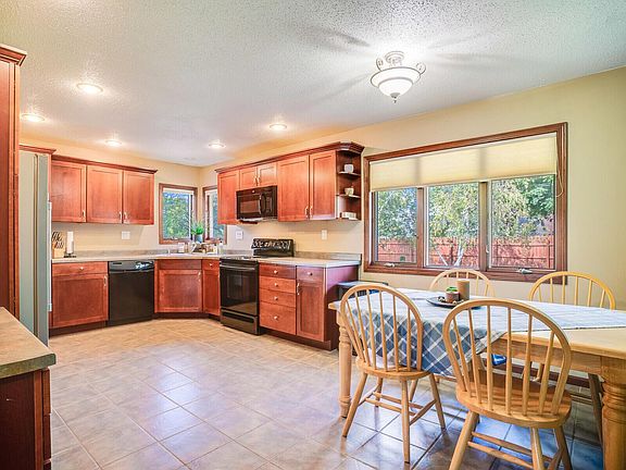 4th image of 4015 Riverview Dr