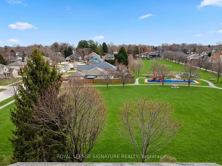 25 Meadowvale Dr #3 — Photo 2