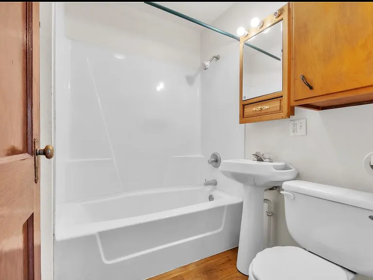 104 6th Ave — Photo 12