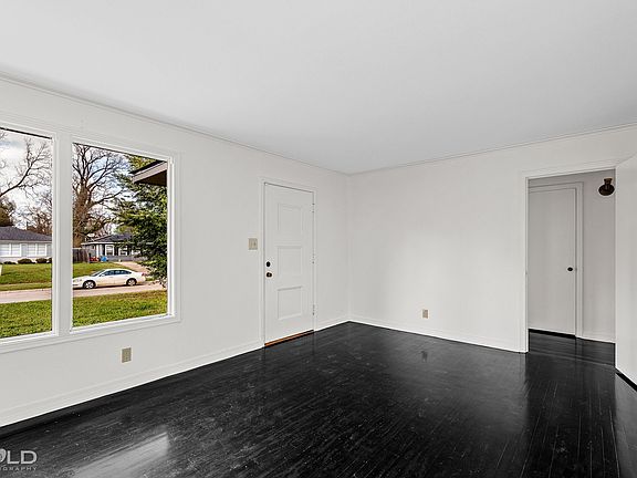 5th image of 159 Kayla St