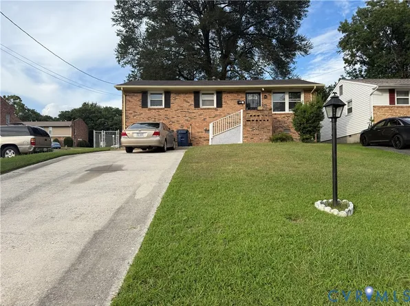 449 Round Top Ave, Petersburg, VA 23803