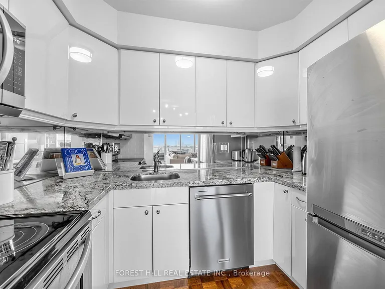190 Saint George St #1006 — Photo 13