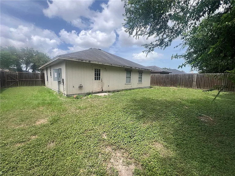 5801 Skylark Dr — Photo 9
