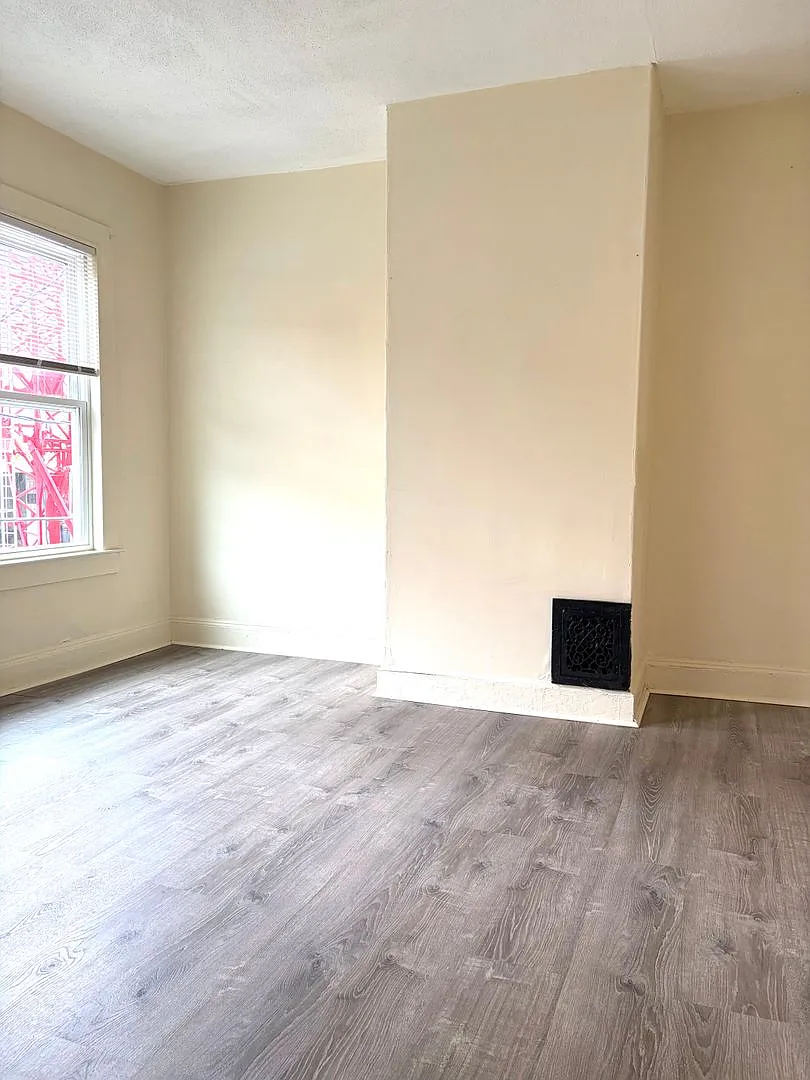 Rare Find Townhouse Style — Photo 4