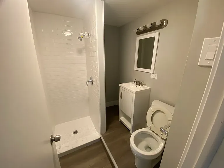 1019 W 18th St #1R — Photo 5